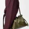 Mittlere Flamenco-Clutch aus Nappakalbsleder Dark Khaki