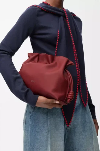 Mittlere Flamenco-Clutch aus Nappakalbsleder in Burnt Red