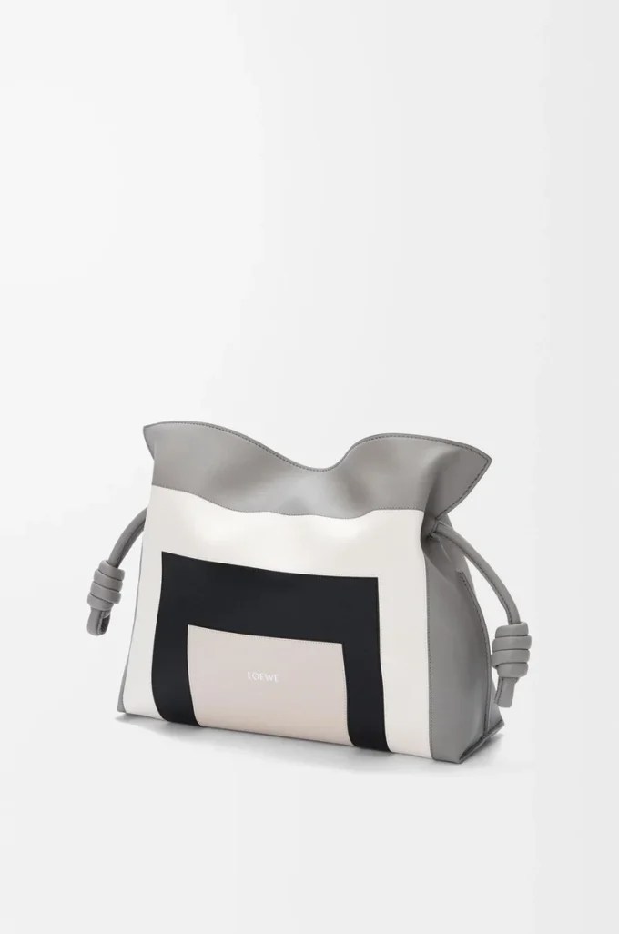 Mittlere Flamenco-Clutch aus Nappakalbsleder in Grau/Hellgrau