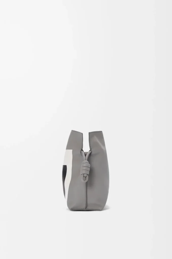 Mittlere Flamenco-Clutch aus Nappakalbsleder in Grau/Hellgrau