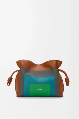 Mittlere Flamenco-Clutch aus Nappakalbsleder in Karamell/Hellgrün