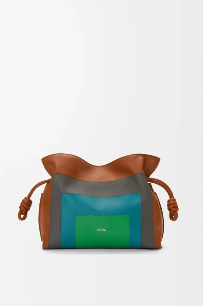 Mittlere Flamenco-Clutch aus Nappakalbsleder in Karamell/Hellgrün