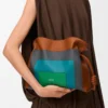 Mittlere Flamenco-Clutch aus Nappakalbsleder in Karamell/Hellgrün