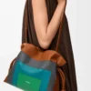 Mittlere Flamenco-Clutch aus Nappakalbsleder in Karamell/Hellgrün