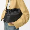 Mittlere Flamenco-Clutch aus Nappakalbsleder in Schwarz
