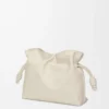 Mittlere Flamenco-Clutch aus Nappakalbsleder Sea Salt