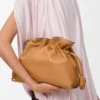 Mittlere Flamenco-Clutch aus Nappakalbsleder Warm Desert