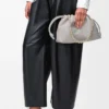 Mittlere Flamenco-Geldbörse aus weichem Nappalammleder in Shell Grey