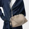 Mittlere Flamenco-Handtasche aus feinnarbigem Kalbsleder Clay