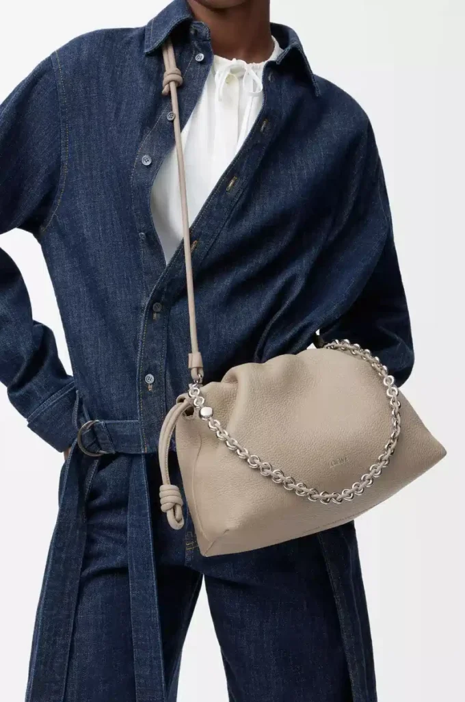 Mittlere Flamenco-Handtasche aus feinnarbigem Kalbsleder Clay