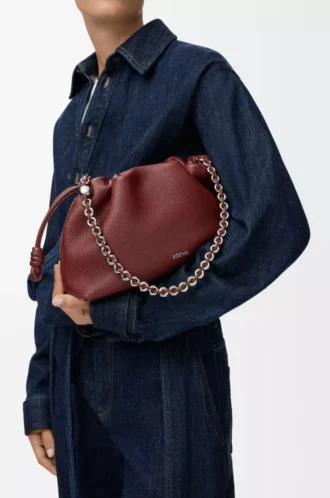 Mittlere Flamenco-Handtasche aus feinnarbigem Kalbsleder Mahagoni