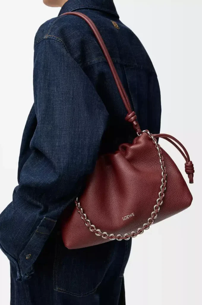 Mittlere Flamenco-Handtasche aus feinnarbigem Kalbsleder Mahagoni