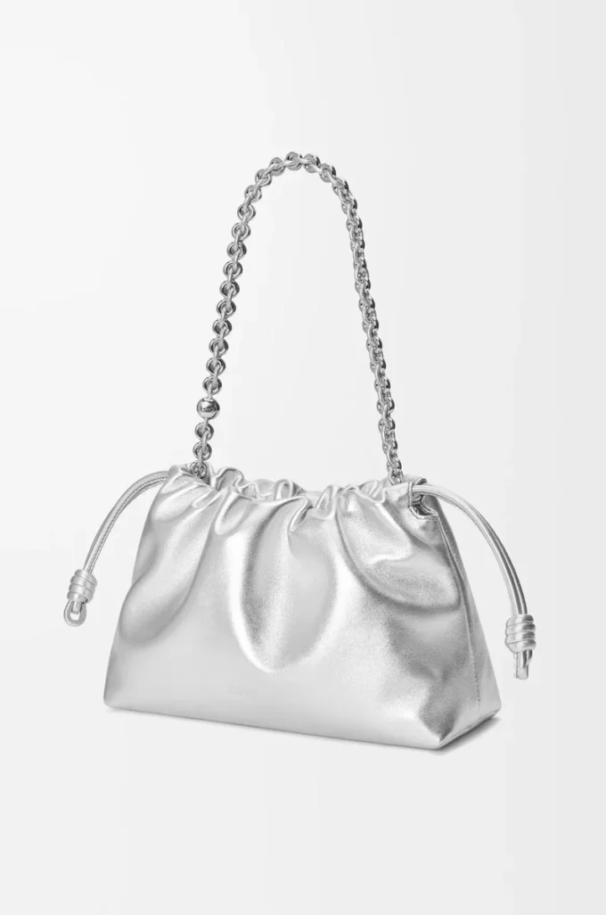 Mittlere Flamenco-Handtasche aus laminiertem Lammleder Silber