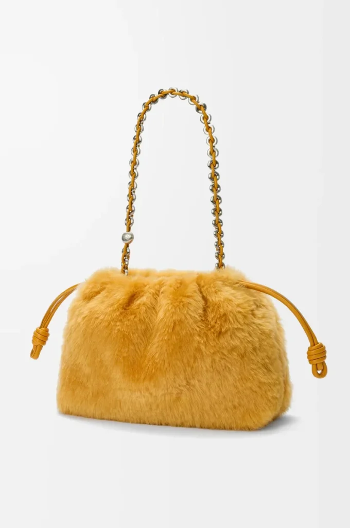Mittlere Flamenco-Handtasche aus Lammfell Gelb