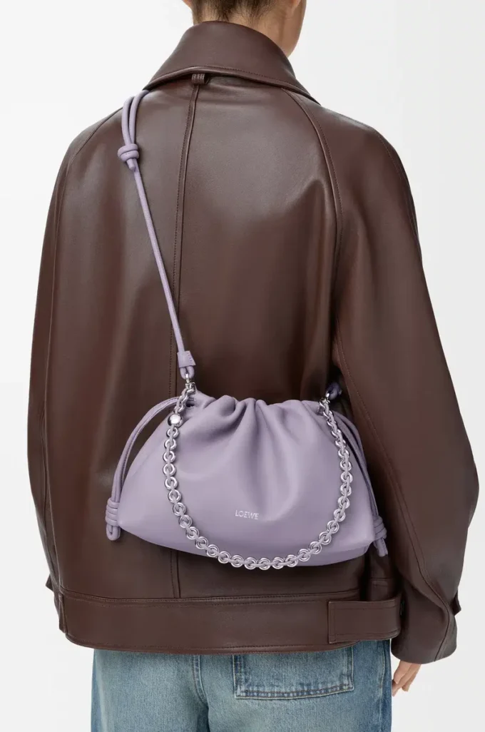 Mittlere Flamenco-Handtasche aus weichem Nappalammleder in Dirty Mauve