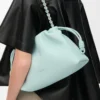 Mittlere Flamenco-Handtasche aus weichem Nappalammleder in Frozen
