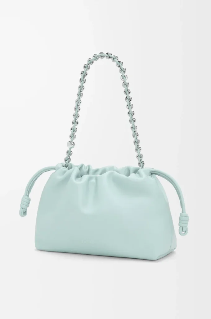 Mittlere Flamenco-Handtasche aus weichem Nappalammleder in Frozen