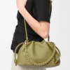 Mittlere Flamenco-Handtasche aus weichem Nappalammleder in Hellmoos