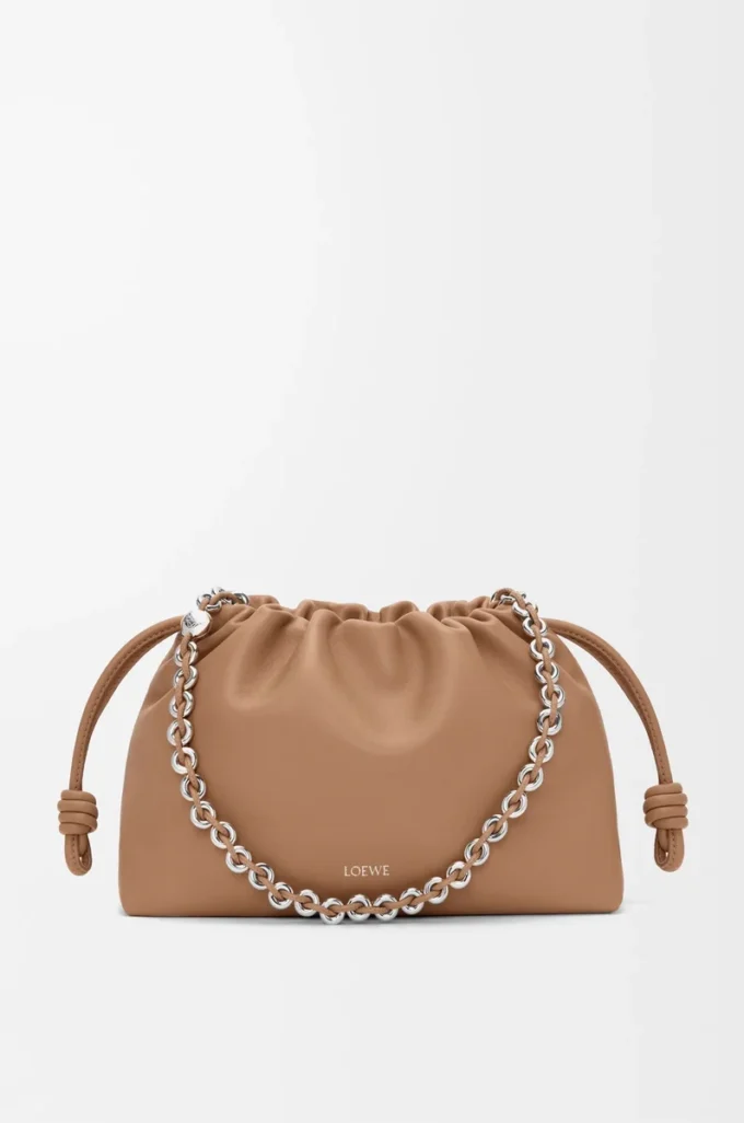 Mittlere Flamenco-Handtasche aus weichem Nappalammleder in Mokka