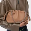 Mittlere Flamenco-Handtasche aus weichem Nappalammleder in Mokka