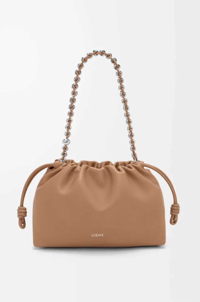 Mittlere Flamenco-Handtasche aus weichem Nappalammleder in Mokka
