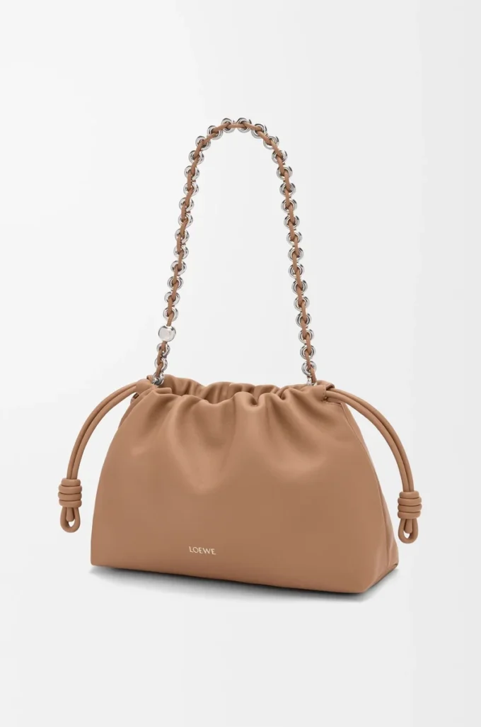 Mittlere Flamenco-Handtasche aus weichem Nappalammleder in Mokka