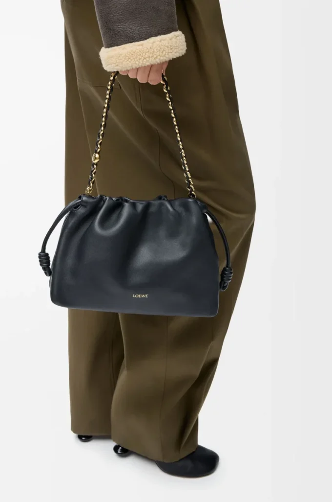 Mittlere Flamenco-Handtasche aus weichem Nappalammleder Schwarz