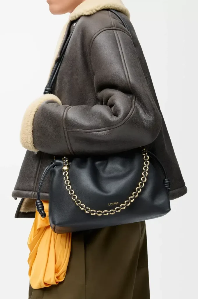 Mittlere Flamenco-Handtasche aus weichem Nappalammleder Schwarz