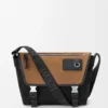 Mittlere Flex Messenger aus Canvas und Wildleder Schwarz/Dunkelgold Mittlere Flex Messenger aus Canvas und Wildleder Schwarz/Dunkelgold
