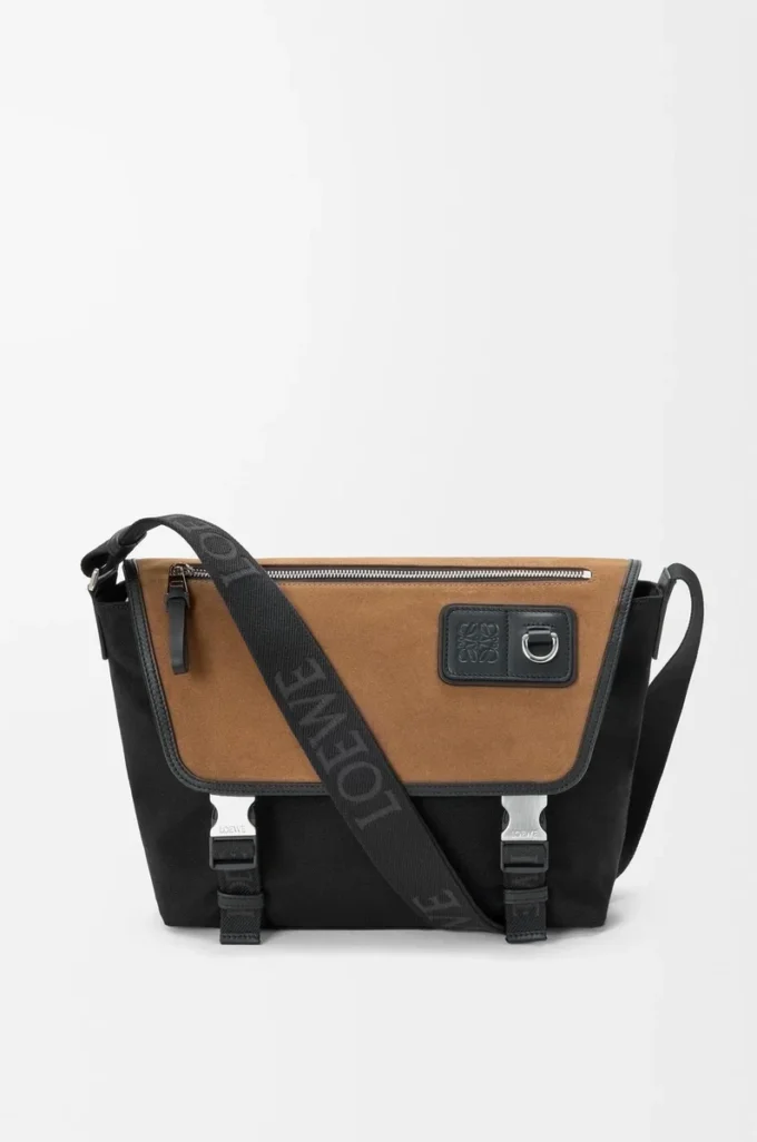 Mittlere Flex Messenger aus Canvas und Wildleder Schwarz/Dunkelgold Mittlere Flex Messenger aus Canvas und Wildleder Schwarz/Dunkelgold