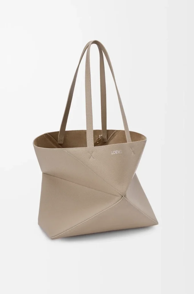 Mittlere horizontale Puzzle Fold-Tasche aus weichem genarbtem Kalbsleder in Clay