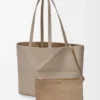 Mittlere horizontale Puzzle Fold-Tasche aus weichem genarbtem Kalbsleder in Clay