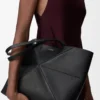 Mittlere horizontale Puzzle Fold-Tasche aus weichem genarbtem Kalbsleder in Schwarz