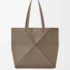 Mittlere horizontale Puzzle Fold-Tasche aus weichem genarbtem Kalbsleder Taupe