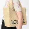 Mittlere LOEWE Font-Tasche aus Raffia in Natur