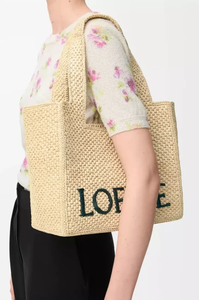 Mittlere LOEWE Font-Tasche aus Raffia in Natur