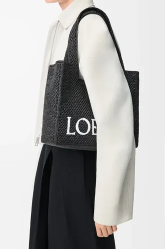 Mittlere LOEWE Font-Tasche aus Raffia in Schwarz