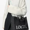 Mittlere LOEWE Font-Tasche aus Raffia in Schwarz