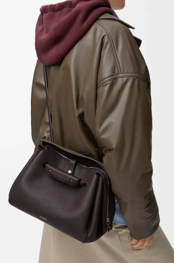 Mittlere Madrid-Tasche aus geschmeidigem genarbtem Kalbsleder Dark Ebony