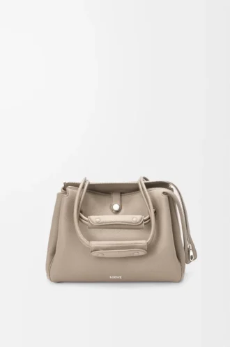 Mittlere Madrid-Tasche aus geschmeidigem genarbtem Kalbsleder in Clay