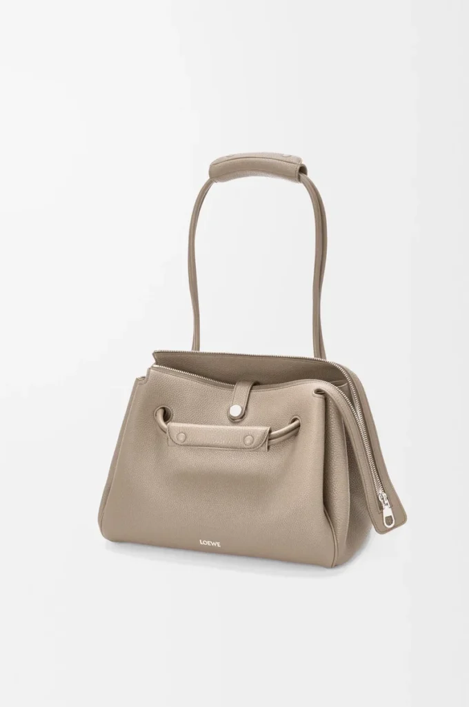 Mittlere Madrid-Tasche aus geschmeidigem genarbtem Kalbsleder in Clay
