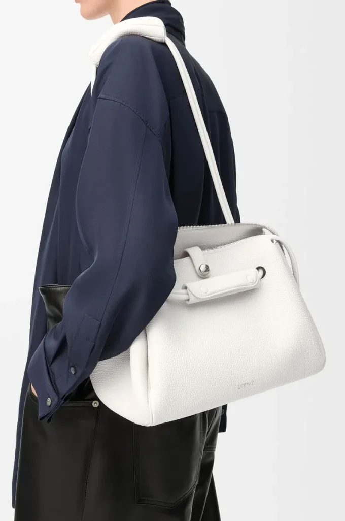 Mittlere Madrid-Tasche aus geschmeidigem genarbtem Kalbsleder in Soft White