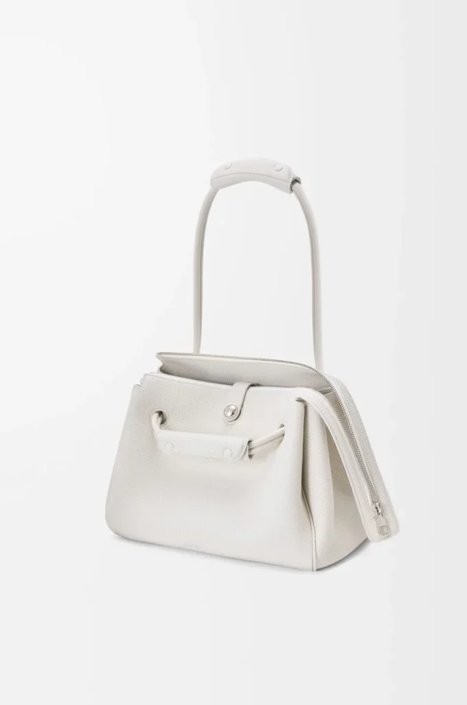 Mittlere Madrid-Tasche aus geschmeidigem genarbtem Kalbsleder in Soft White