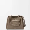 Mittlere Madrid-Tasche aus geschmeidigem genarbtem Kalbsleder Taupe