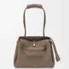 Mittlere Madrid-Tasche aus geschmeidigem genarbtem Kalbsleder Taupe