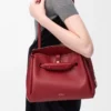 Mittlere Madrid-Tasche aus geschmeidigem Kalbsleder in Burnt Red