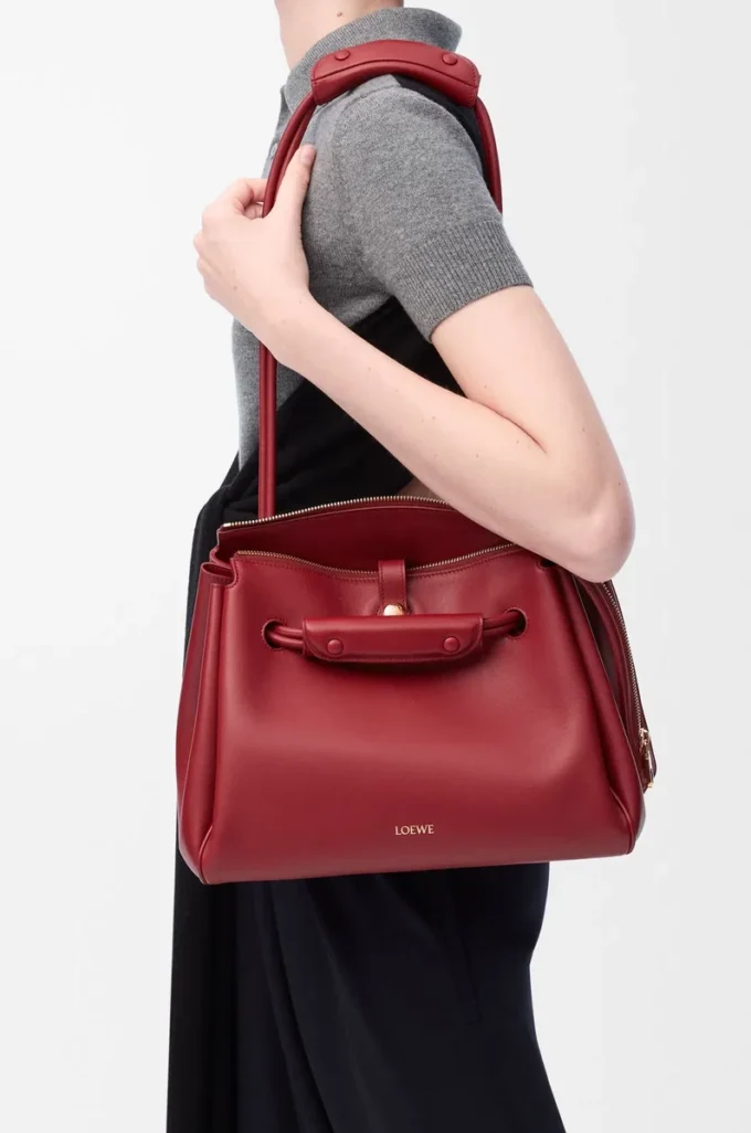 Mittlere Madrid-Tasche aus geschmeidigem Kalbsleder in Burnt Red
