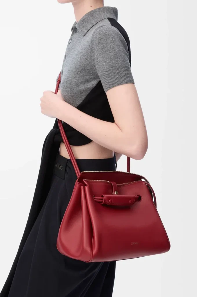Mittlere Madrid-Tasche aus geschmeidigem Kalbsleder in Burnt Red