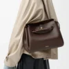 Mittlere Madrid-Tasche aus geschmeidigem Kalbsleder in Dark Chestnut