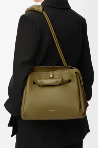 Mittlere Madrid-Tasche aus geschmeidigem Kalbsleder in Olive